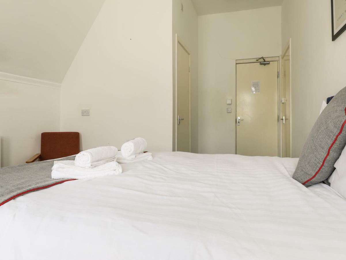 Oyo Hala Guest House Manchester Buitenkant foto